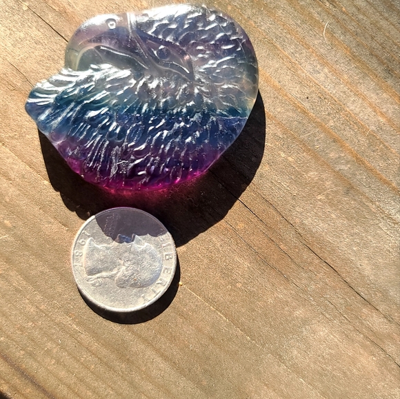 Handcarved Fluorite Eagle Head palm crystal - Picture 4 of 6